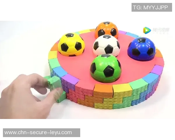 手工制作足球场的创意展示与技巧分享，带你领略独特的手工艺术魅力