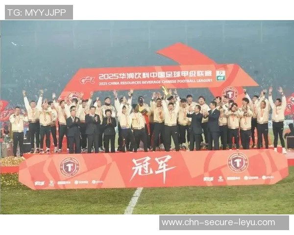 新蓝剑足球队勇夺冠军展现团队精神与拼搏精神的辉煌历程